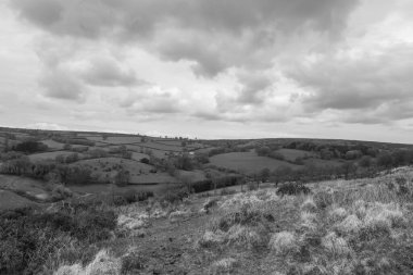 Exmoor Ulusal Parkı 'ndaki Tarr Basamakları' ndaki Vale Tepesi 'nin tepesinden görüntü