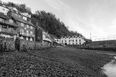 Clovelly. Devon. Birleşik Krallık. 19 Ocak 2024. Kuzey Devon kıyısındaki Clovelly Village plajından.