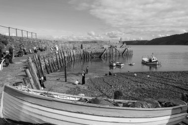 Clovelly. Devon. Birleşik Krallık. 28 Eylül 2024. Kuzey Devon sahilindeki Clovelly rıhtımının fotoğrafı.