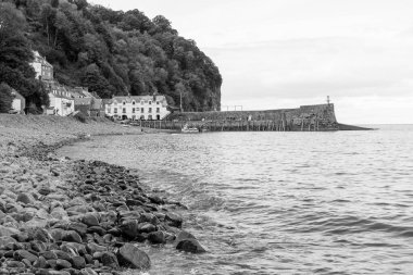 Clovelly. Devon. Birleşik Krallık. 28 Eylül 2024. Kuzey Devon sahilindeki Clovelly rıhtımının fotoğrafı.