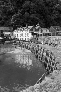 Clovelly. Devon. Birleşik Krallık. 28 Eylül 2024. Kuzey Devon sahilindeki Clovelly rıhtımının fotoğrafı.