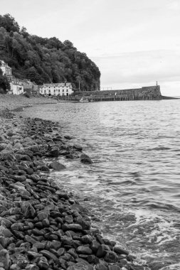 Clovelly. Devon. Birleşik Krallık. 28 Eylül 2024. Kuzey Devon sahilindeki Clovelly rıhtımının fotoğrafı.