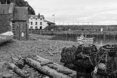 Clovelly. Devon. Birleşik Krallık. 28 Eylül 2024. Kuzey Devon sahilindeki Clovelly rıhtımının fotoğrafı.
