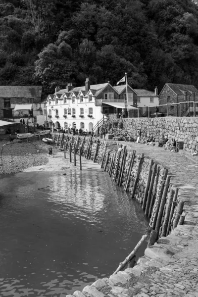 Clovelly. Devon. Birleşik Krallık. 28 Eylül 2024. Kuzey Devon sahilindeki Clovelly rıhtımının fotoğrafı.