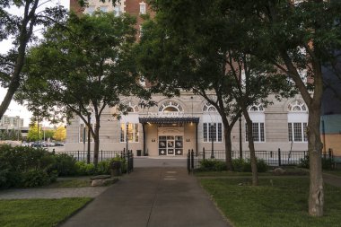 Utica, Ny, Amerika Birleşik Devletleri - 25 Haziran 2018: Çift ağaç Hilton Otel Genesee Street, Utica, Ny, ABD aracılığıyla girişi. 25 Haziran 2018.