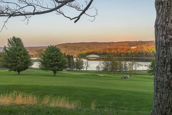 Roscoe Conkling Park city, Utica Hayvanat Bahçesi arasında hangi dersten görüntülemek çarpıcı bir göl yapmak doğudan Batı ve Utica su deposu bulunan Utica, Ny, en büyük golf sahası olduğunu