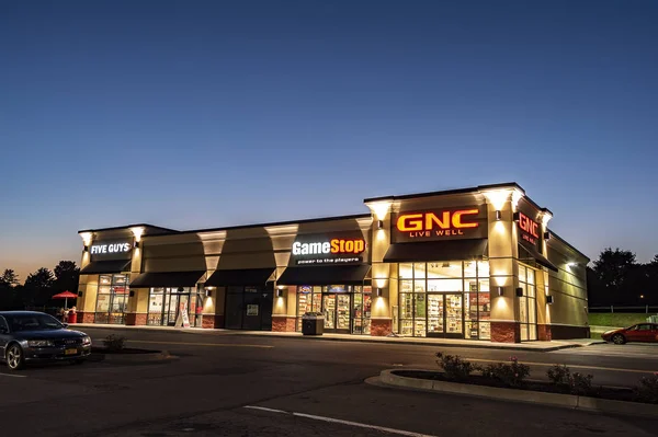 Utica Usa Oct 2018 Vista Exterior Nocturna Tienda Gnc Vitamin — Foto de Stock