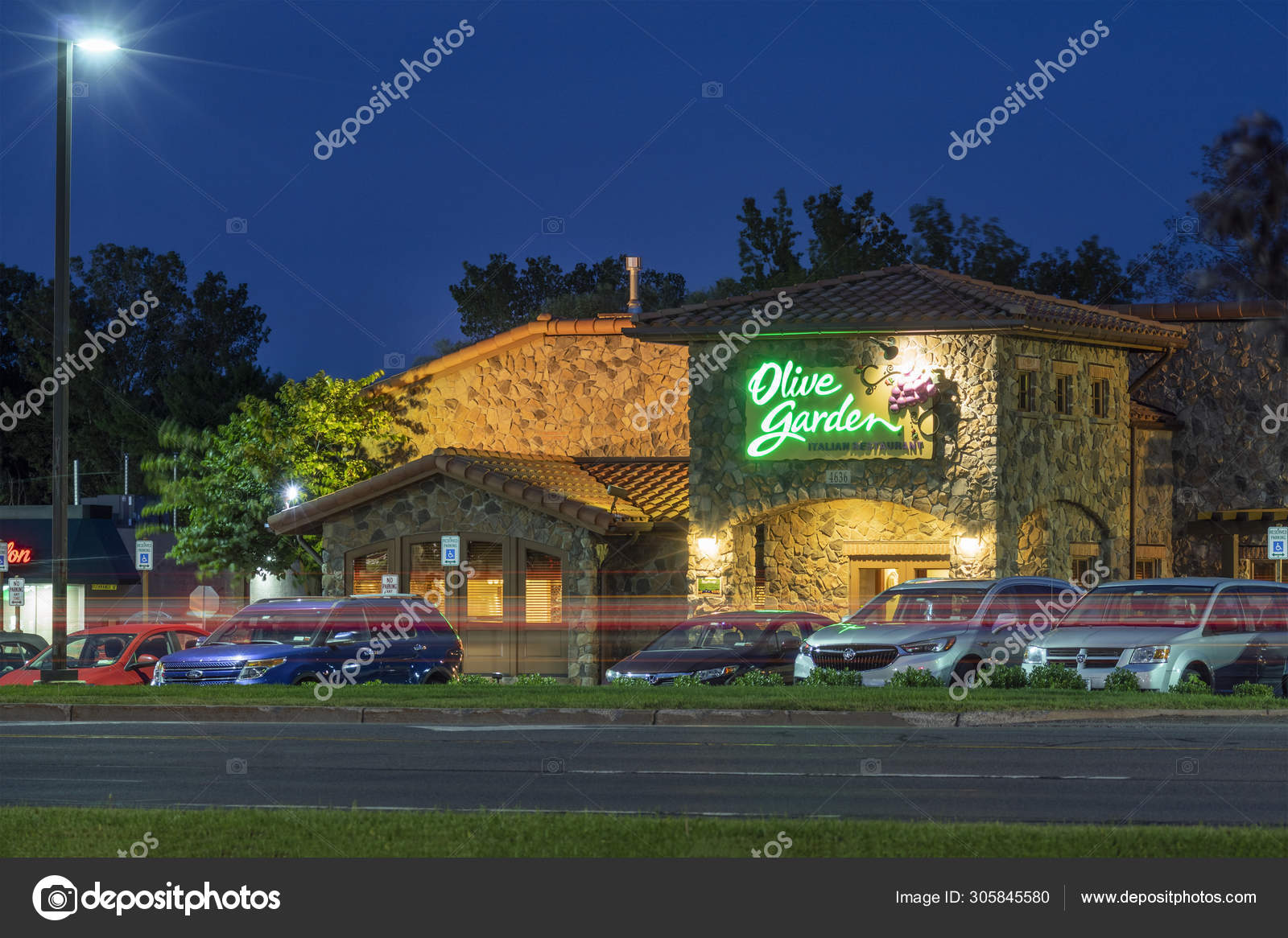 New Hartford Ny September 09 2019 Exterior Of Olive Garden