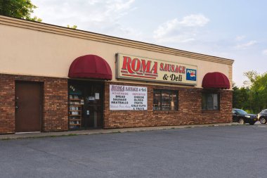 New Hartford, New York - 8 Ağustos 2025: Roma Sausage & Deli, 1999 yılında kurulan ve İtalyan ürünleri ve 