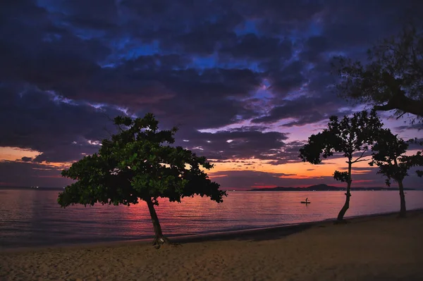 Descansa Soledad Montar Una Tabla Remo Océano Magnífico Atardecer — Foto de Stock