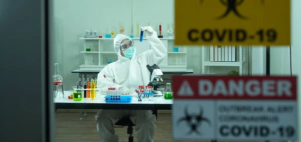 Les Chercheurs Inventent Testent Des Médicaments Antirétroviraux Dans Laboratoire Sûr — Photo