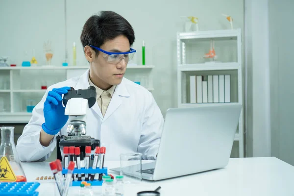 Forskare Uppfinner Och Testar Antiretrovirala Läkemedel Ett Säkert Laboratorium Efter — Stockfoto