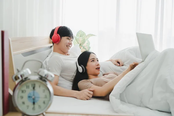 Trabalhando Casa Conceito Jovens Asiáticos Estão Trabalhando Juntos Casa Alegremente — Fotografia de Stock