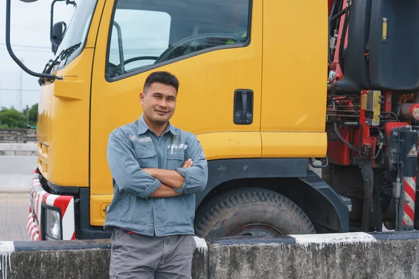 Sourire Est Confiant Que Chauffeur Camion Est Professionnel Asiatique Mature — Photo