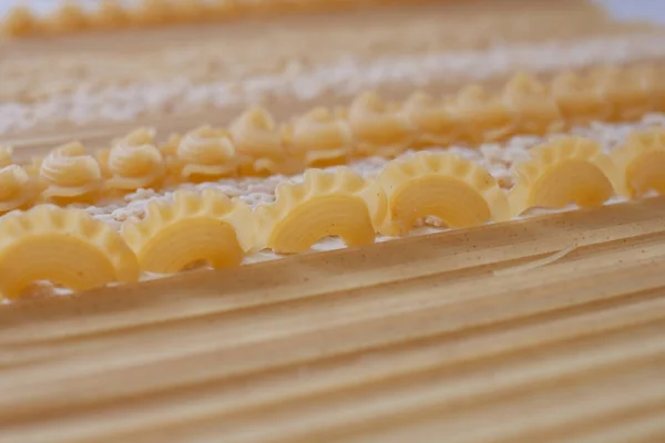 Pasta Veel Pasta Witte Achtergrond — Stockfoto