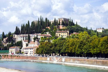 Kuzey İtalya, Verona 'daki Castel San Pietro ve Adige Nehri.
