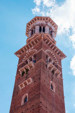 İtalya, Verona 'daki Ortaçağ Lamberti Saat Kulesi