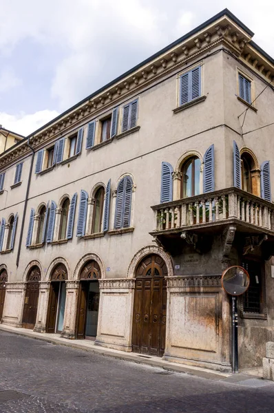 Exterior Edifício Antigo Rua Garibaldi Verona Itália — Fotografia de Stock