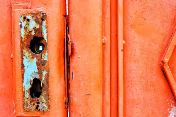 Gebrochener Knopf Der Roten Tür — Stockfoto