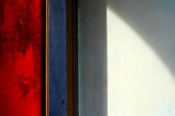 Lumière Soleil Brille Travers Fenêtre Rouge Vintage — Photo