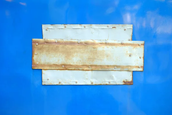 Aluminium Patch Auf Blauem Schrank — Stockfoto