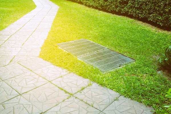 Percorso Drenaggio Giardino Con Perdita Luce — Foto Stock