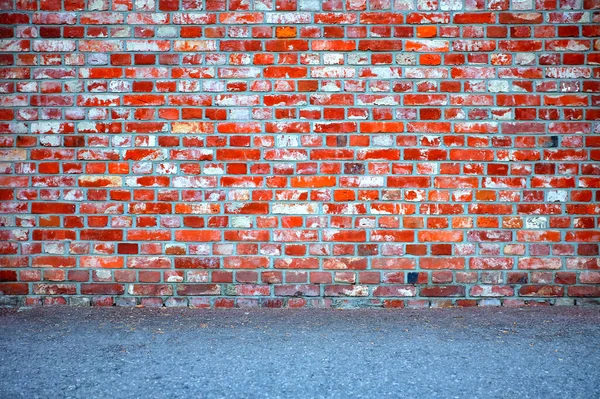 Gammal Tegelvägg Med Betongbeläggning Bakgrund — Stockfoto