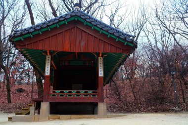 SEOUL, Güney Kore - 25 ARALIK 2018: Changdeokgung Antik Sarayı Seul, Güney Kore 'deki The Secret Garden' daki Antik Çadır.