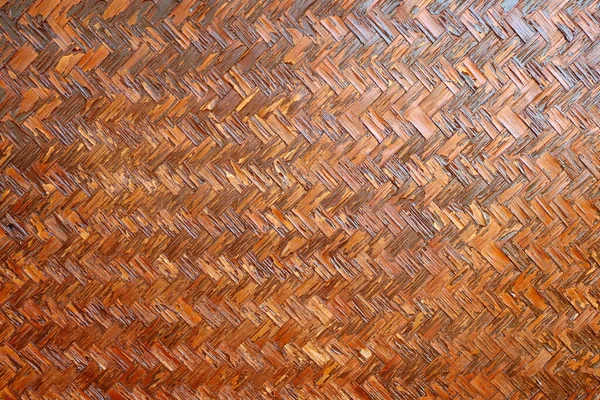 Wicker Bambu Duvarında Kırmızı Kabuklu Boya.