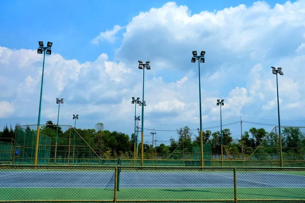 Spotlights Tennisbaan — Stockfoto