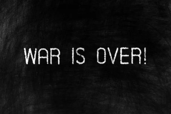Πόλεμος Είναι Πάνω Στο Grunge Chalkboard Φόντο — Φωτογραφία Αρχείου
