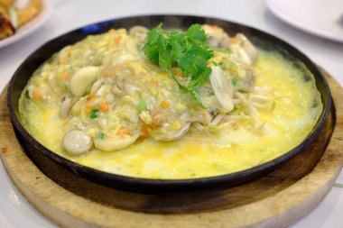 Sıcak Pan 'daki İstiridye Omleti' ni kapat..