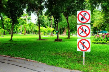 Kamu Parkı 'nda Yasak Faaliyetler İmzalayın.