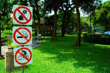 Kamu Parkı 'nda Yasak Faaliyetler İmzalayın.