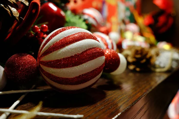 Ornements Paillettes Sur Table Bois Pour Noël Fond — Photo