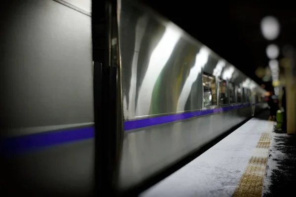 Platforma Metrou Neclară Din Sapporo Noaptea Iarnă Zăpadă Albă Platforma — Fotografie, imagine de stoc