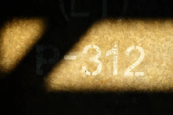 312 Inscription Sur Mur Béton Avec Rayon Soleil — Photo