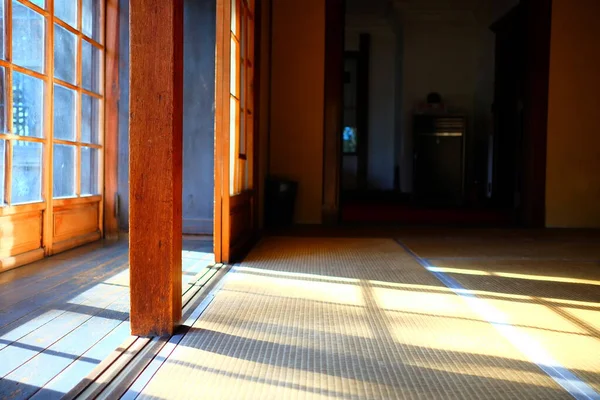 Feixe Luz Solar Brilhando Tapete Chão Tatami — Fotografia de Stock