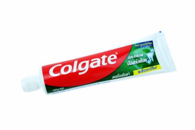 BANGKOK, THAILAND - 25 Nisan 2020: Colgate diş macunu. Colgate Amerikan markasıdır. Ağız temizliği ürünleri ilk olarak 1873 'te satılmıştır..