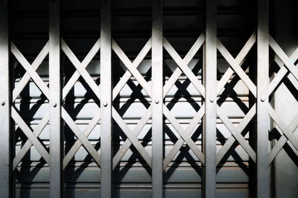 Puerta Metal Plegable Con Fondo Sombra —  Fotos de Stock