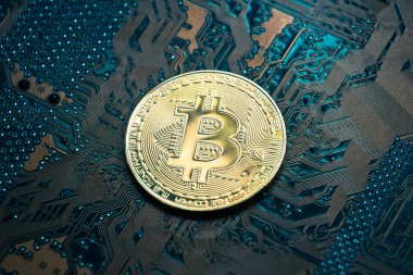 Bilgisayar devre kartı üzerinde Bitcoin / Cryptocurrency kavramı