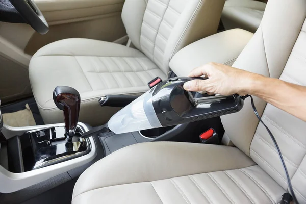 Membersihkan Mobil Menggunakan Vacuum Cleaner — Stok Foto