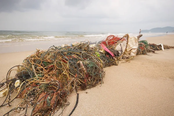 Gewassen Visnetten Het Strand Afval Zee Hebben Een Negatieve Invloed — Stockfoto
