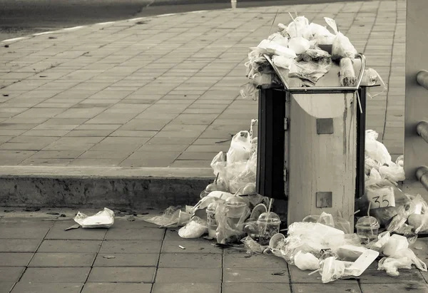 Una Papelera Llena Basura Problema Del Concepto Gestión Residuos Basura — Foto de Stock