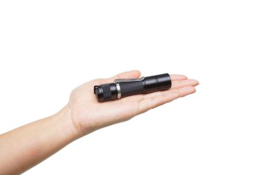 Beyaz arka plan üzerinde izole küçük bir Led el feneri tutan el                                                                                                          