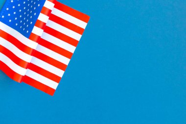 Mavi üzerine Bağımsızlık Günü için Amerikan bayrağı 