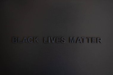 Slogan Siyahi Yaşam Madde Etiketi 'ni kapatın. Kelimeler