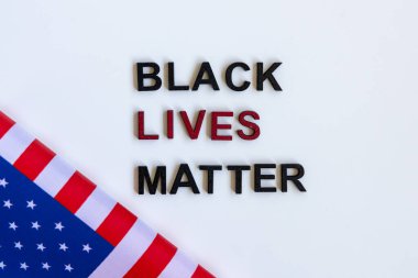 Slogan Siyahi Yaşam Madde Etiketi 'ni kapatın. Amerikan Bayrağı.