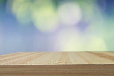 Ahşap masa üstü üzerinde bulanıklık doğa arka plan