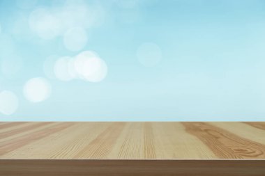 Ahşap masa üstü üzerinde bulanıklık doğa arka plan